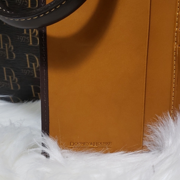 Handbag - Picture 7 of 12